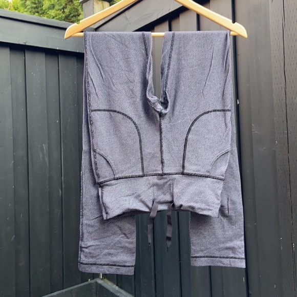 Lululemon leggings - straight leg - Picture 8 of 8